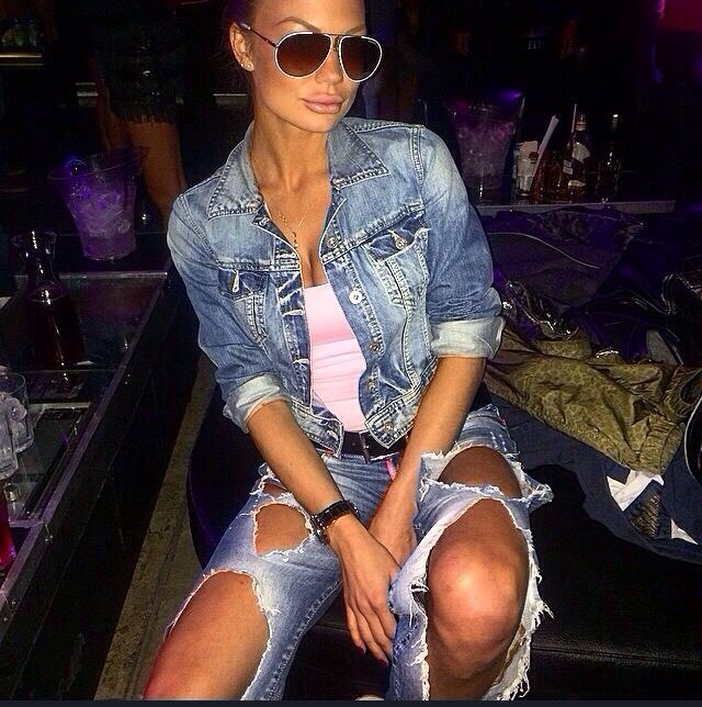 🌸🔥 Молодая и страстная проститутка, готовая исполнить все твои желания!💋🔞 Наслаждайся эмоциональным отдыхом со мной в Москве.🌆💄 У меня есть опыт и мастерство, чтобы удовлетворить тебя полностью.🔥💦 Я специализируюсь на классическом и оральном сексе, а также могу предложить различные эротические массажи и стриптиз.💃🏻🔥 Мои фотографии подтверждают мою красоту и сексуальность.😍 Посмотри их на моем профиле!💋📸 Я живу в Москве, где наши встречи будут горячими и пылкими.🔥💦 Ты не пожалеешь, выбрав меня в качестве своей эскорт-компаньонки.💋✨ Позвони мне и открой новые грани сексуальных удовольствий!🌟👄 Милана